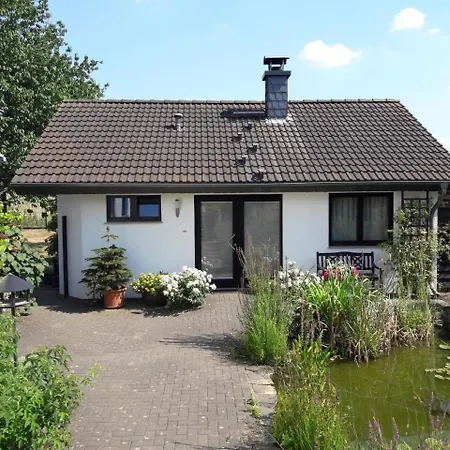Kleines Ferienhaus In Hermuelheim Mit Garten Huerth